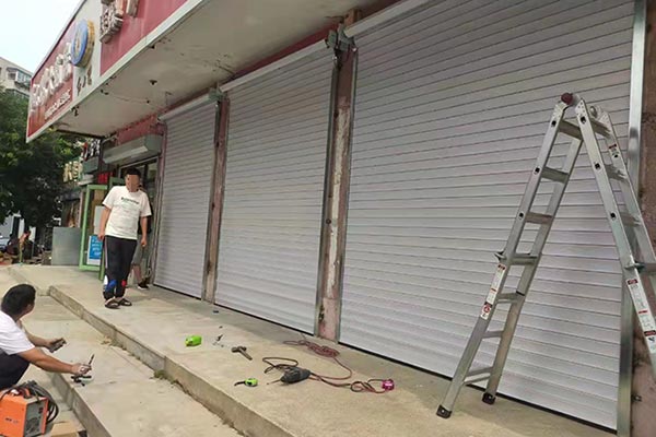 歐式保溫卷簾門