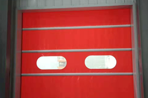 沈陽卷簾門生產(chǎn)廠家門自檢防寒防火快速卷簾門需注意的事項(xiàng)