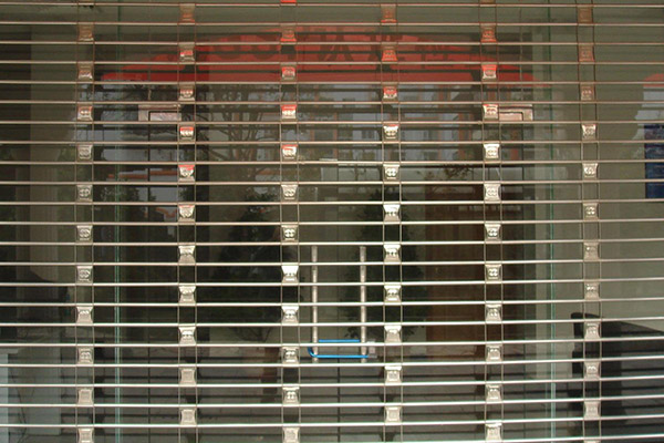 沈陽卷簾門加裝安全保護措施的四種方案