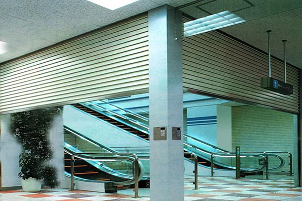 沈陽定做商場卷簾門廠家分享:卷簾門運行時需要注意什么問題?